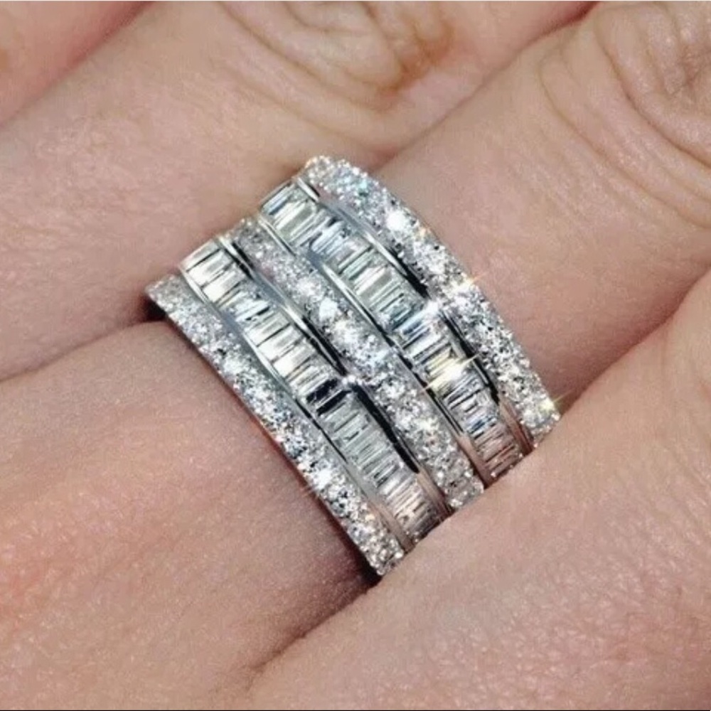 Swarovski Elements Statement Ring PRICE FIRM 🚨🚨